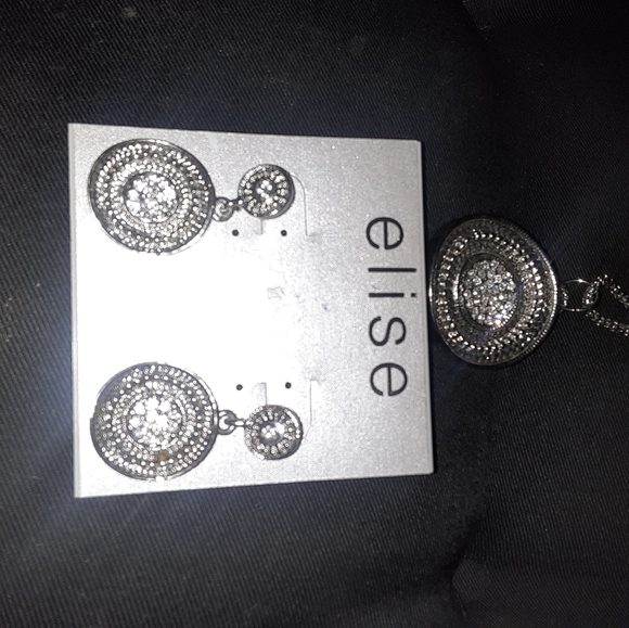 Elise necklace & earrings - Picture 2 of 7